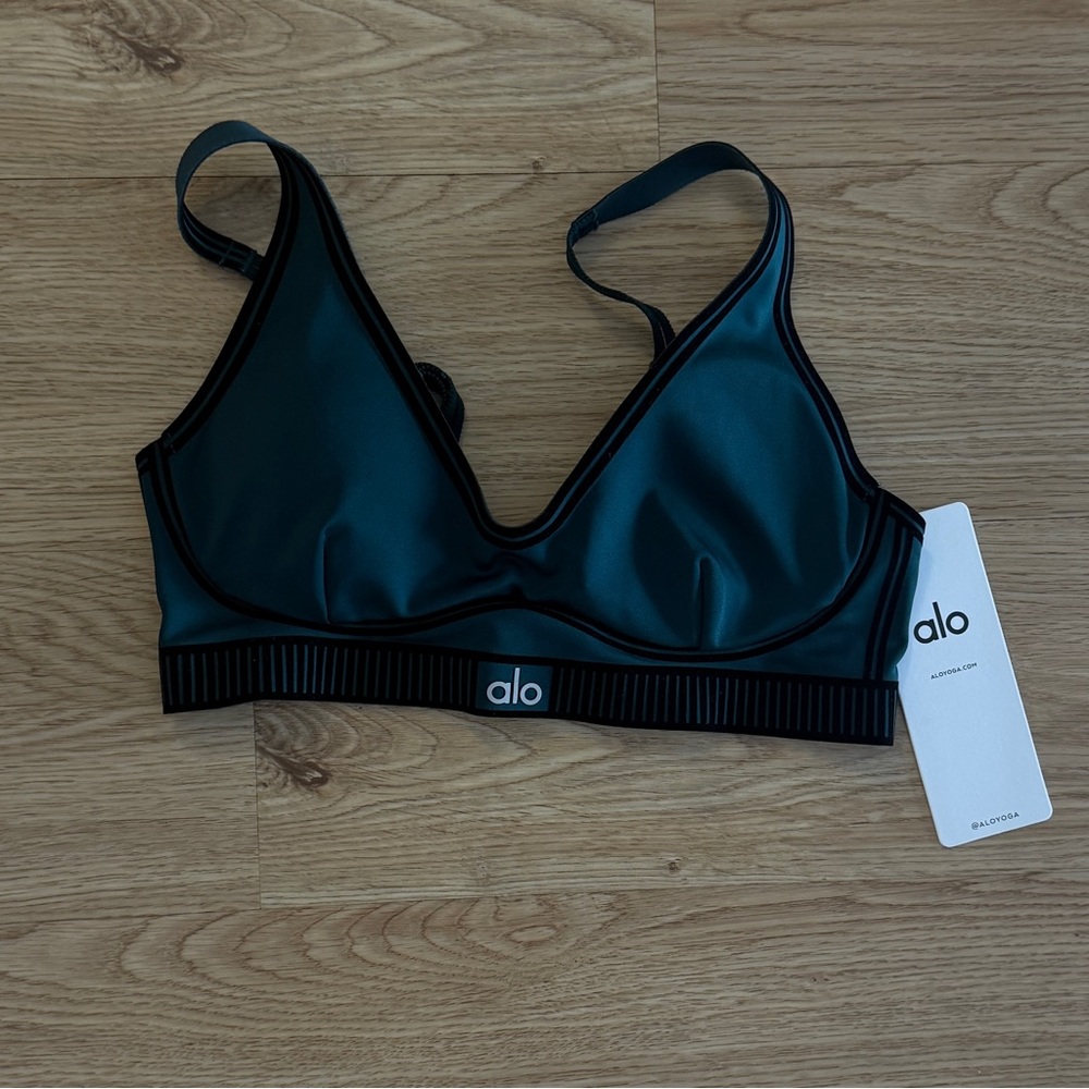 Alo Yoga Airlift Line Up Bra in Midnight Green size S- worn once